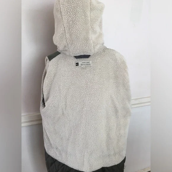 MEC winter jacket - Picture 3 of 12